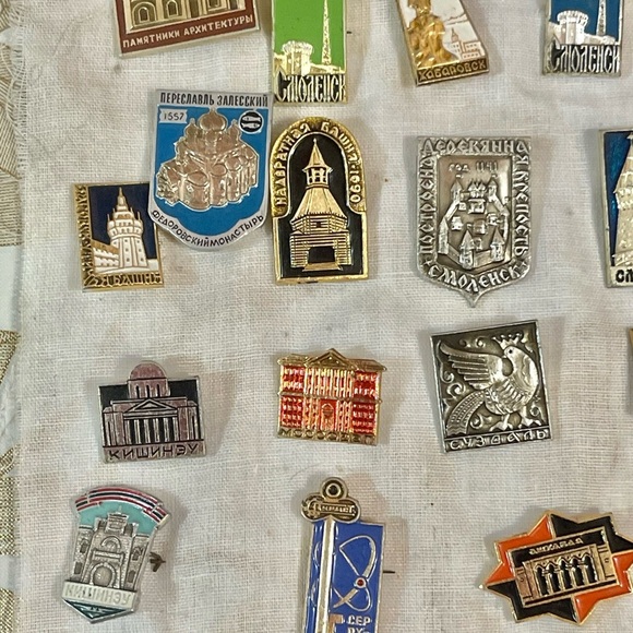 Lot of 60 Vintage Soviet City Crest Pins USSR Russian Ukraine Travel Badge Set - Picture 4 of 7